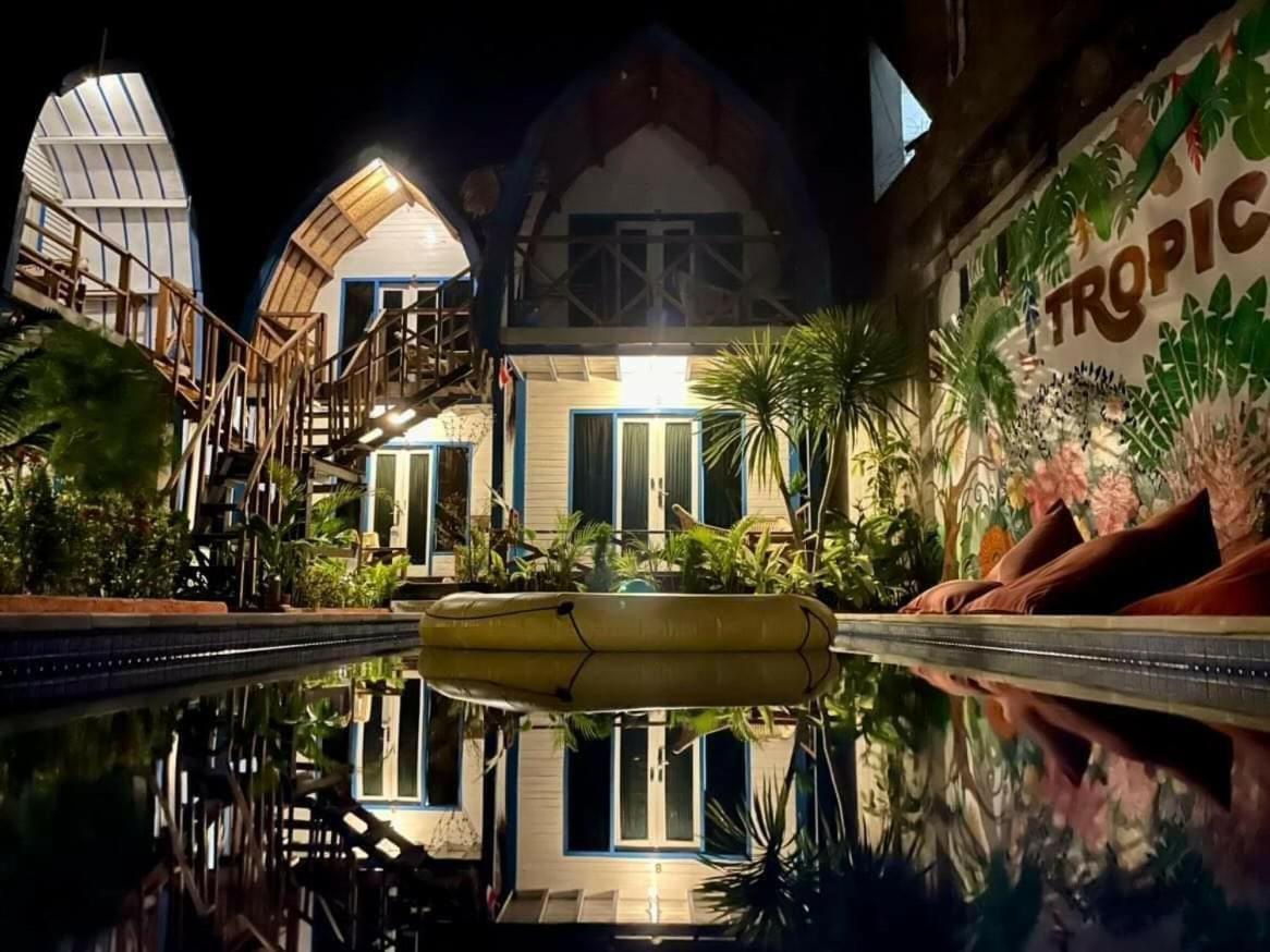 Tropical House Bungalows กีลีตราวางัน ภายนอก รูปภาพ